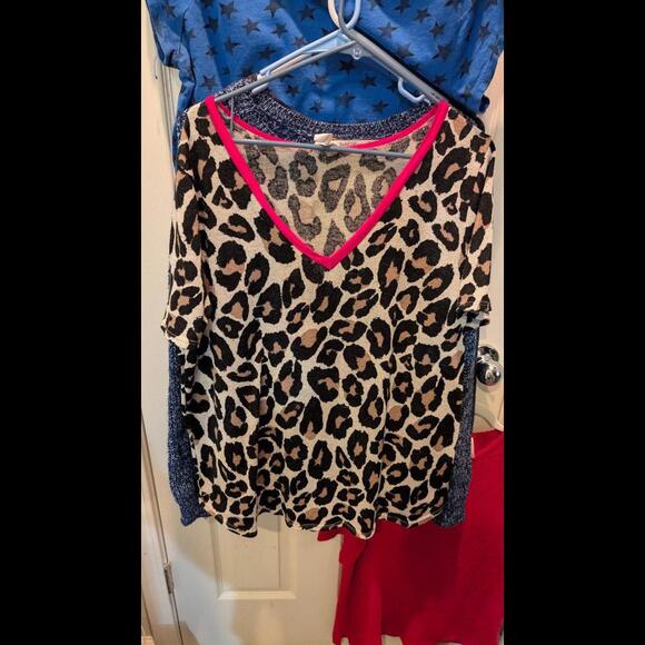 Assorted Women's Tops - Casual and Stylish Mix - Picture 8 of 9